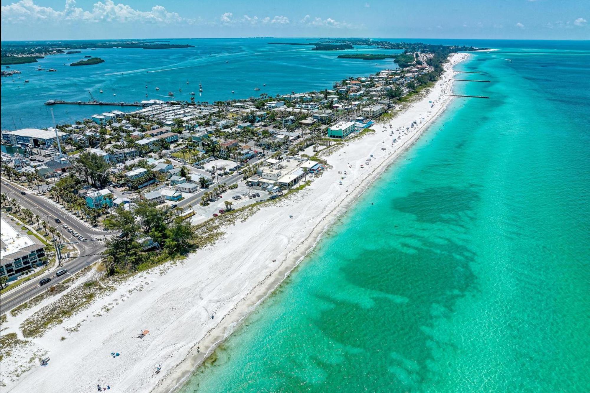 Anna Maria Island Runaway Tropical Dream-One Minute Walk To The Beach-Heated Pool Bradenton Beach Exterior foto