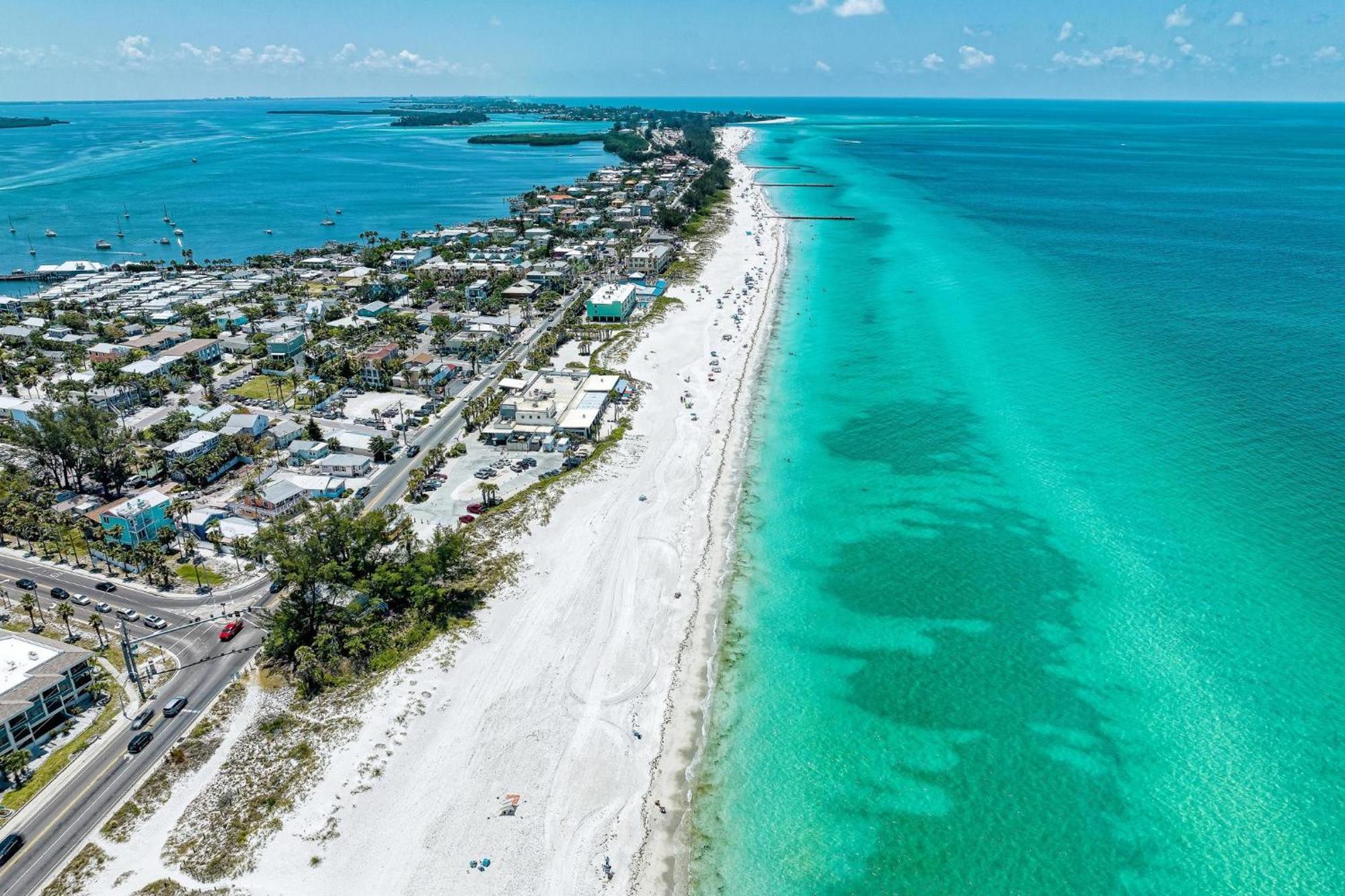 Anna Maria Island Runaway Tropical Dream-One Minute Walk To The Beach-Heated Pool Bradenton Beach Exterior foto