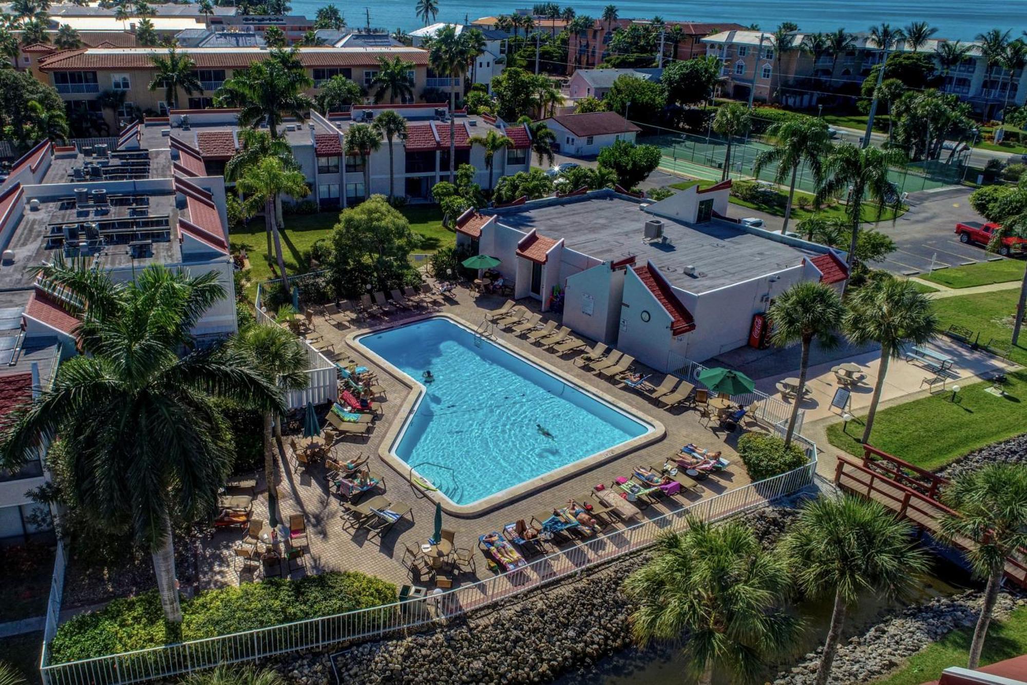 Anna Maria Island Runaway Tropical Dream-One Minute Walk To The Beach-Heated Pool Bradenton Beach Exterior foto