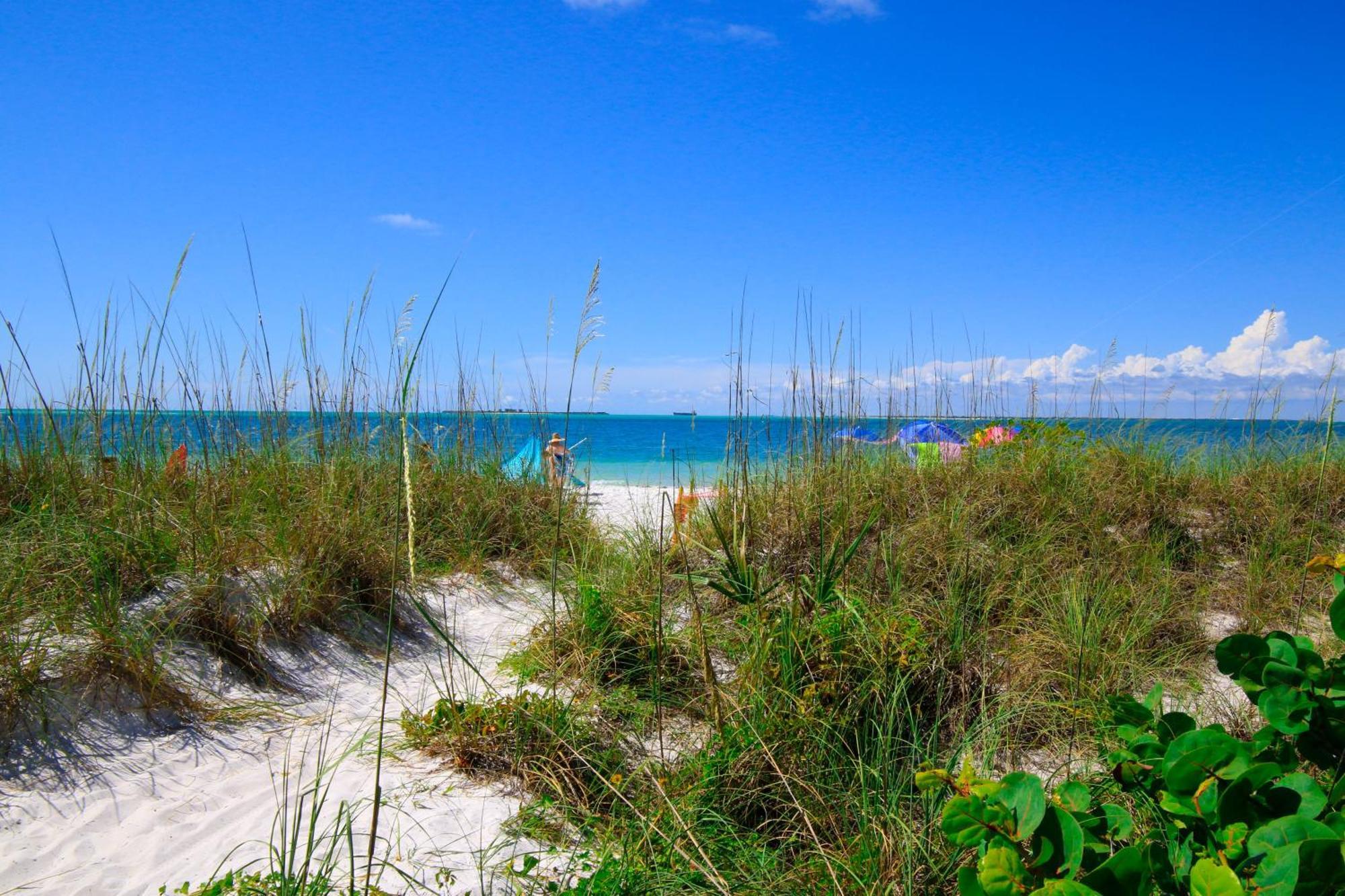 Anna Maria Island Runaway Tropical Dream-One Minute Walk To The Beach-Heated Pool Bradenton Beach Exterior foto